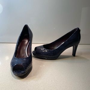Stuart Weitzman navy snakeskin peep toe heel 7M